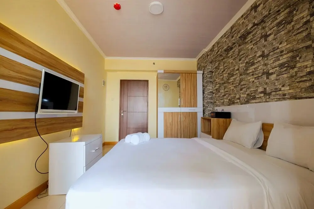 Джакарта: Minimalist and Comfy Studio at Pluit Sea View Apartment By Travelio
