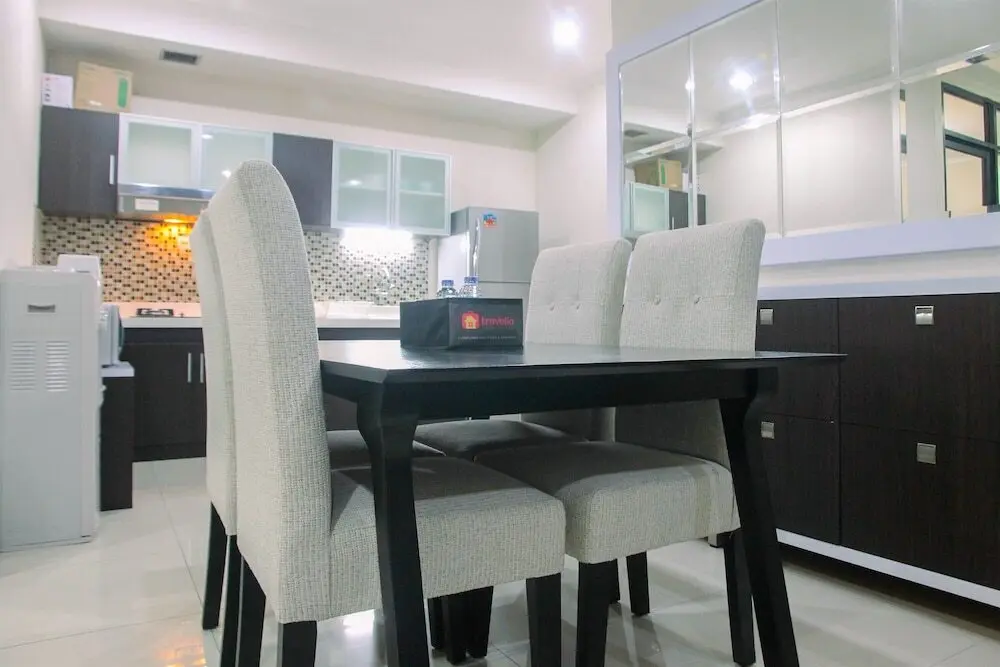 Джакарта: Spacious 2BR Hampton's Park Apartment with Study Room