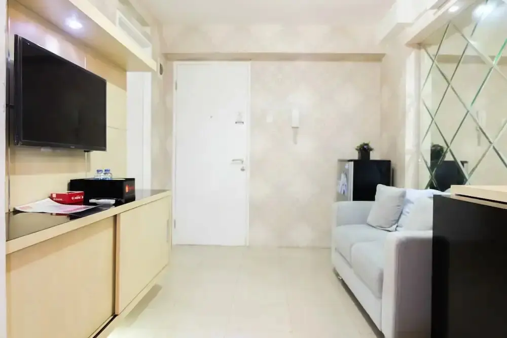 Джакарта: Simply 2BR with Pool View Bassura City Apartment