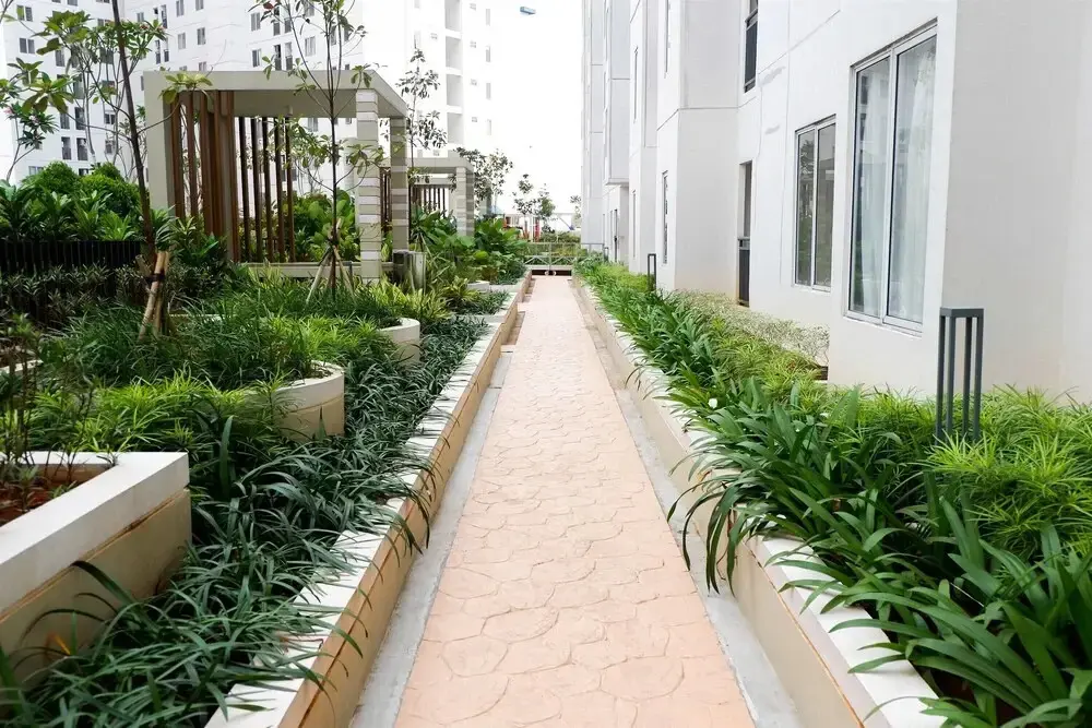 Джакарта: Simply 2BR with Pool View Bassura City Apartment