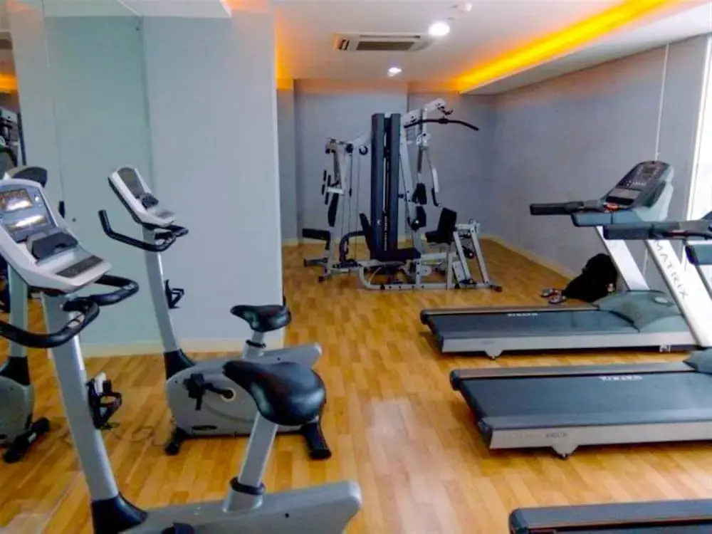 Джакарта: Simply 2BR with Pool View Bassura City Apartment