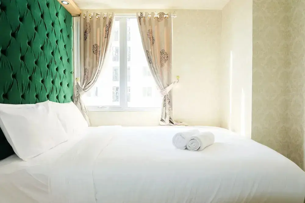 Джакарта: Simply 2BR with Pool View Bassura City Apartment