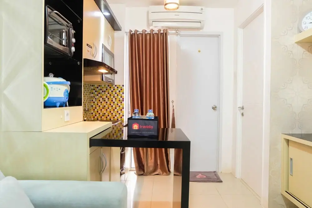 Джакарта: Simply 2BR with Pool View Bassura City Apartment