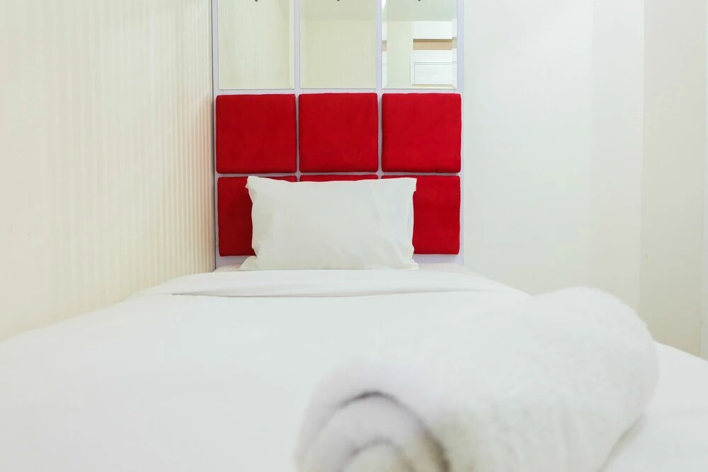 Джакарта: Simply 2BR with Pool View Bassura City Apartment