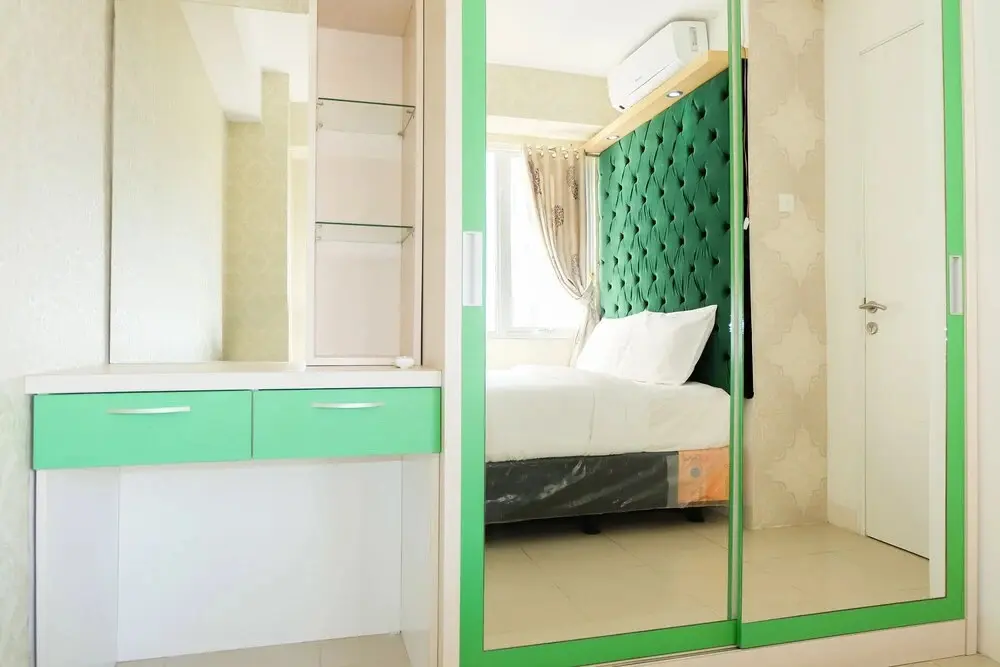 Джакарта: Simply 2BR with Pool View Bassura City Apartment