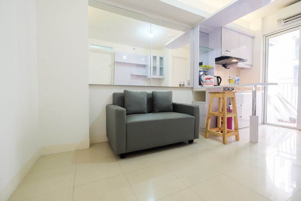 Джакарта: Simply Living 2BR at Bassura City Apartment
