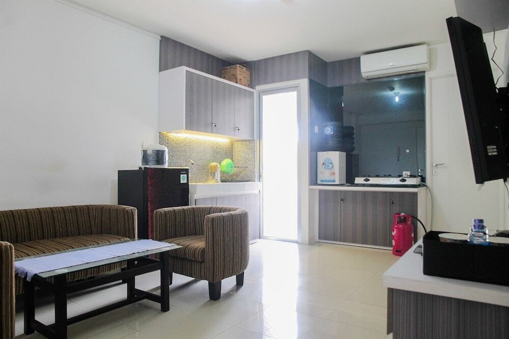 Джакарта: Modern 3BR at Green Palace Kalibata City Apartment