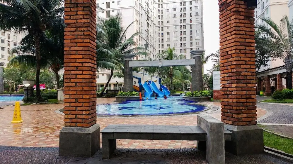 Джакарта: Modern 3BR at Green Palace Kalibata City Apartment