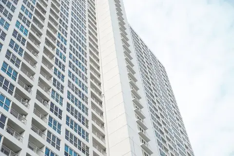 Spacious with City View 1BR at Callia Apartment — фото 1