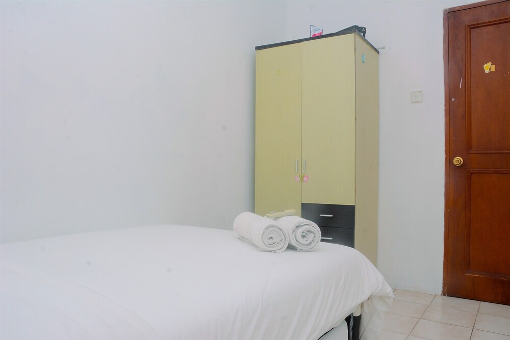 Джакарта: Affordable 1br Mediterania Gajah Mada Apartment