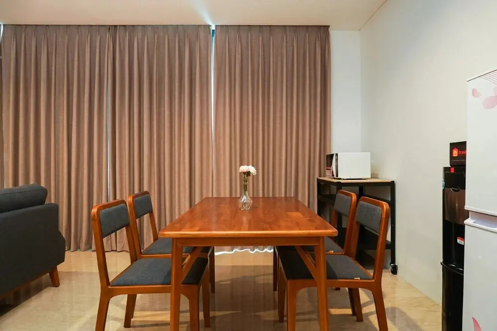 Джакарта: Elegant 1BR Veranda Residence @ Puri Apartment by Travelio