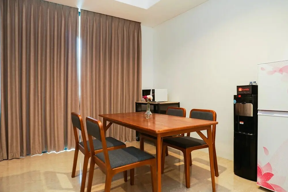 Джакарта: Elegant 1BR Veranda Residence @ Puri Apartment by Travelio