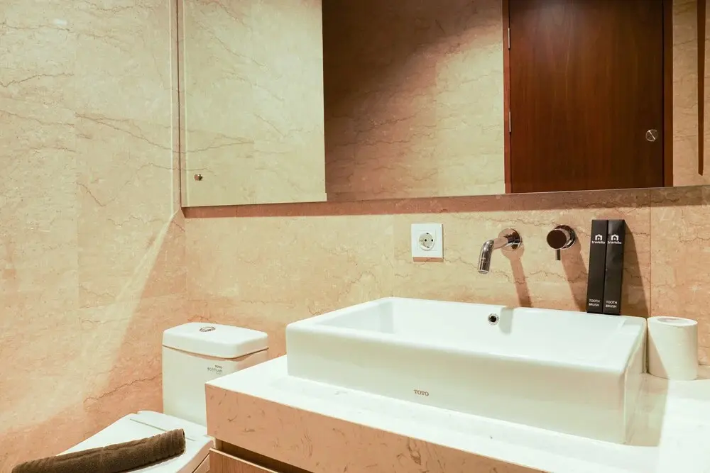 Джакарта: Elegant 1BR Veranda Residence @ Puri Apartment by Travelio
