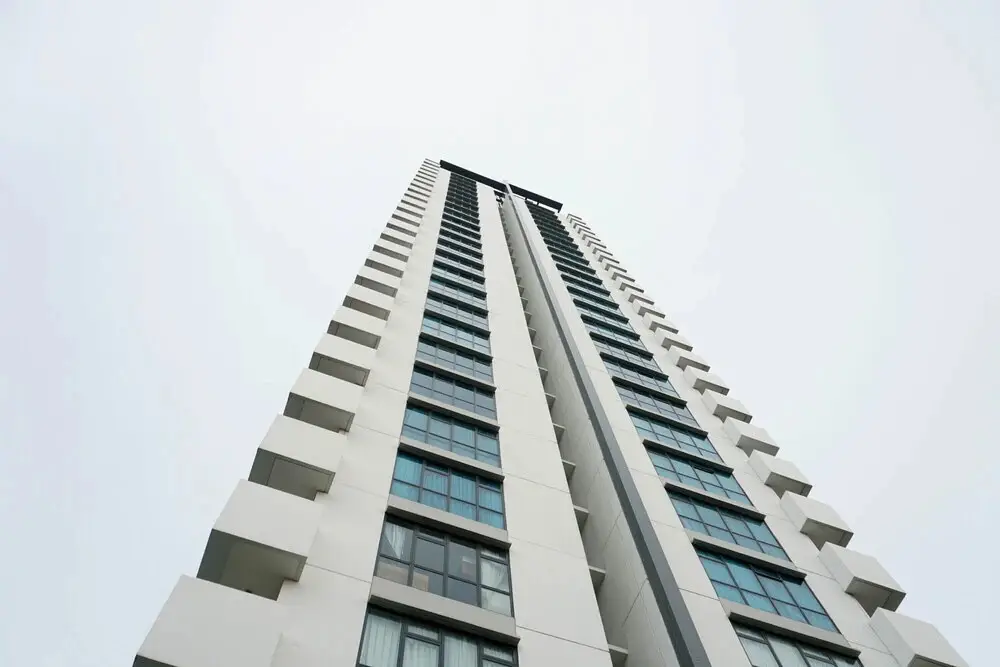 Elegant 1BR Veranda Residence @ Puri Apartment by Travelio — фото 1