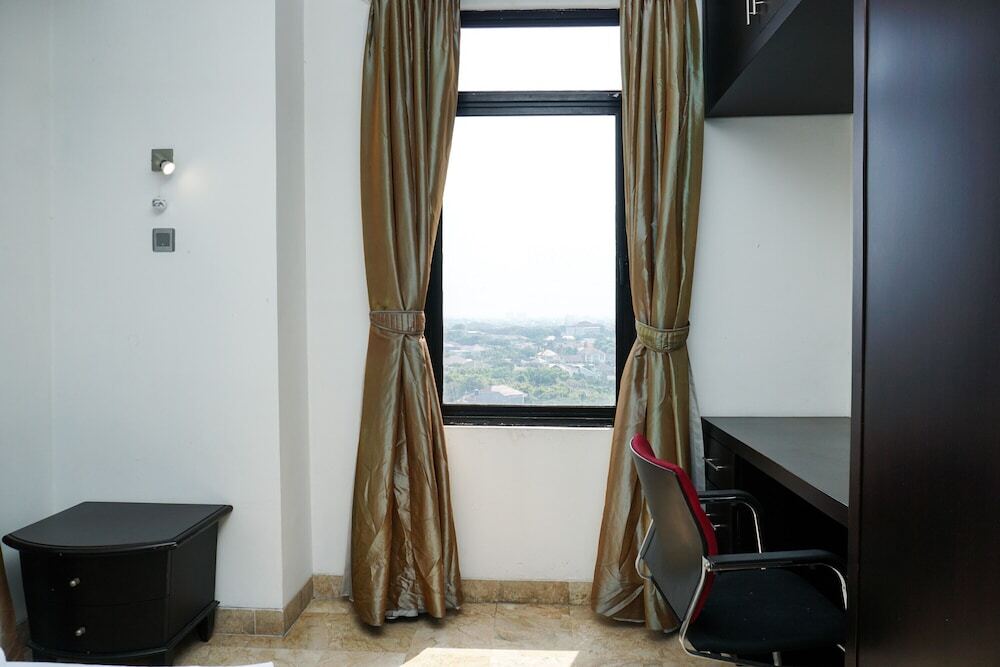 Джакарта: Best Location 2BR at Beverly Tower Apartment TB. Simatupang