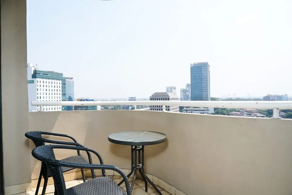 Джакарта: Best Location 2BR at Beverly Tower Apartment TB. Simatupang