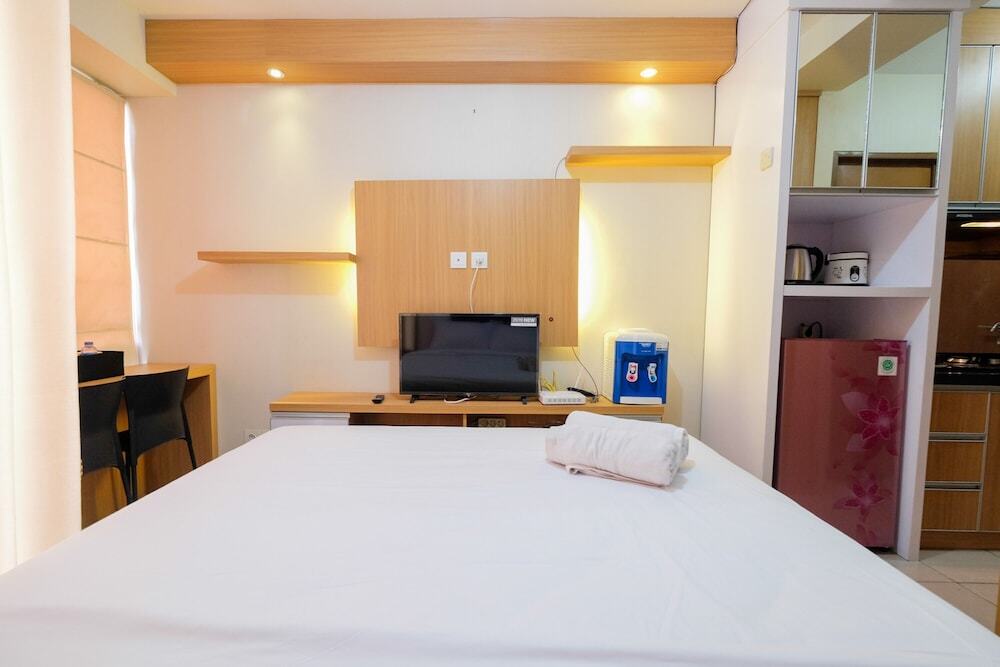 Джакарта: Minimalist Studio Room with Affordable Price @ Tifolia Apartment