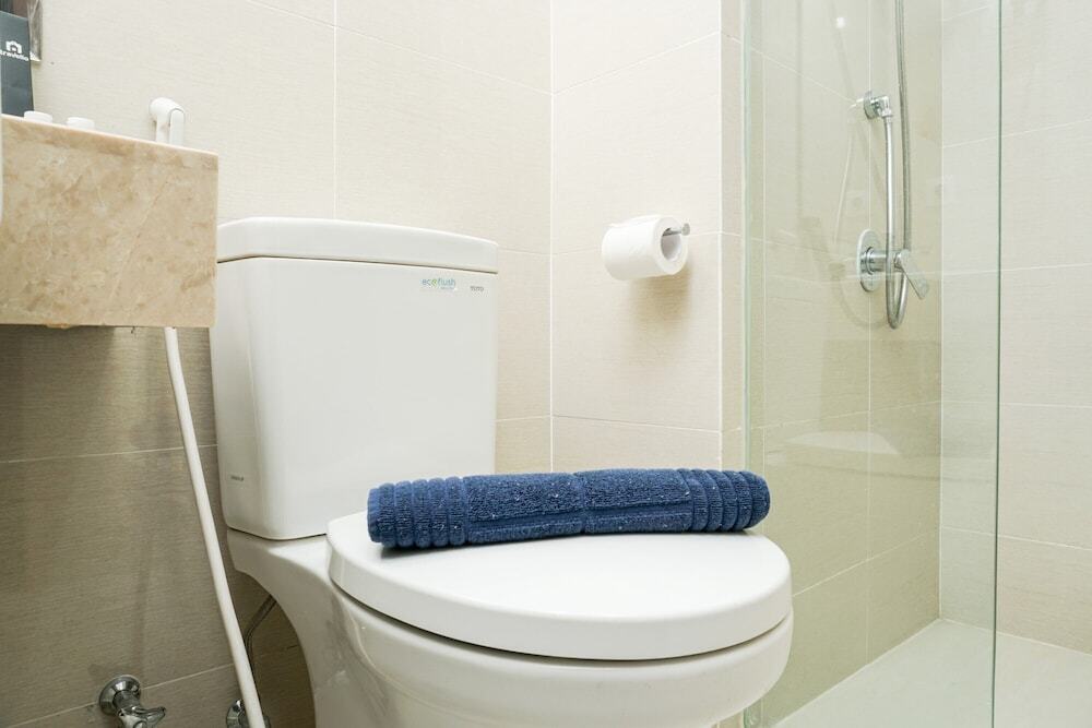 Джакарта: Best Price Studio @ Puri Mansion Apartment