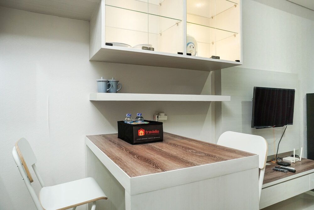 Джакарта: Best Price Studio @ Puri Mansion Apartment