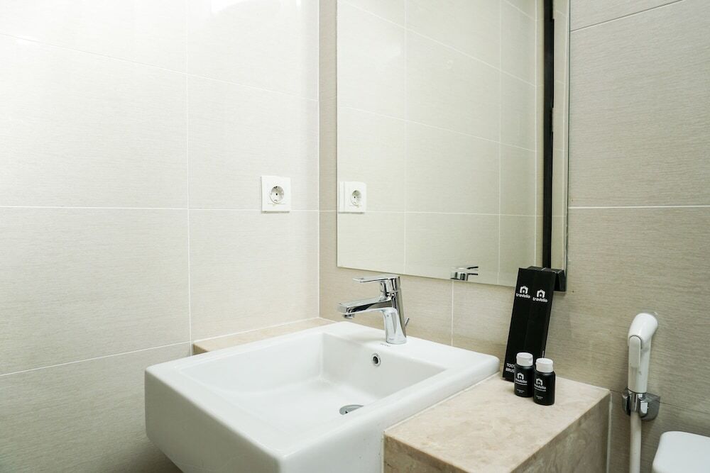 Джакарта: Best Price Studio @ Puri Mansion Apartment