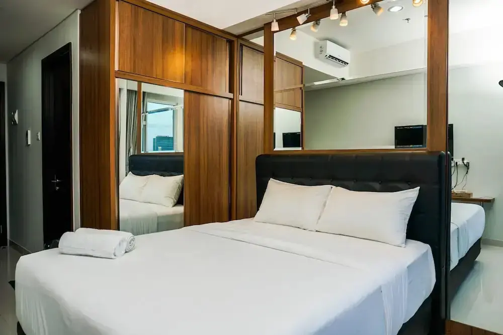 Джакарта: Minimalist Studio Room at Puri Mansion Apartment
