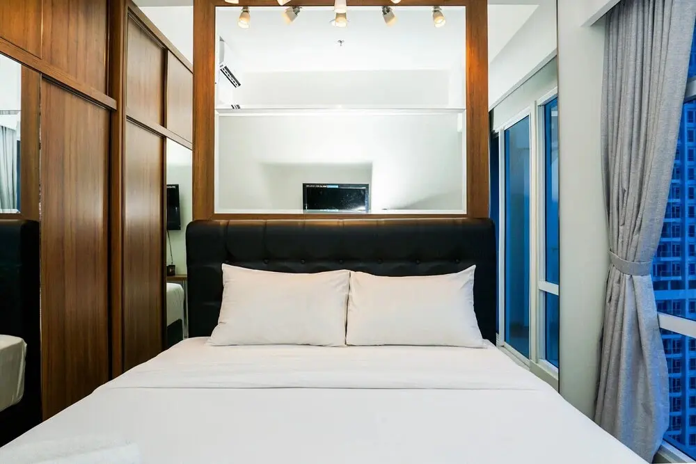 Джакарта: Minimalist Studio Room at Puri Mansion Apartment