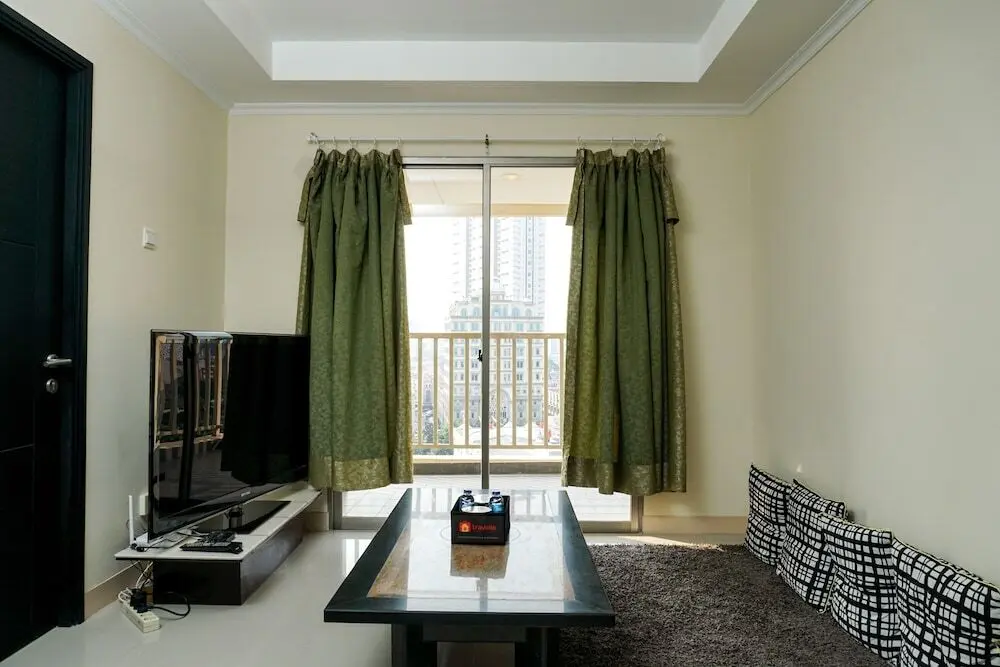 Джакарта: Comfortable 3BR with Japanese Style Livingroom Belmont Apartment