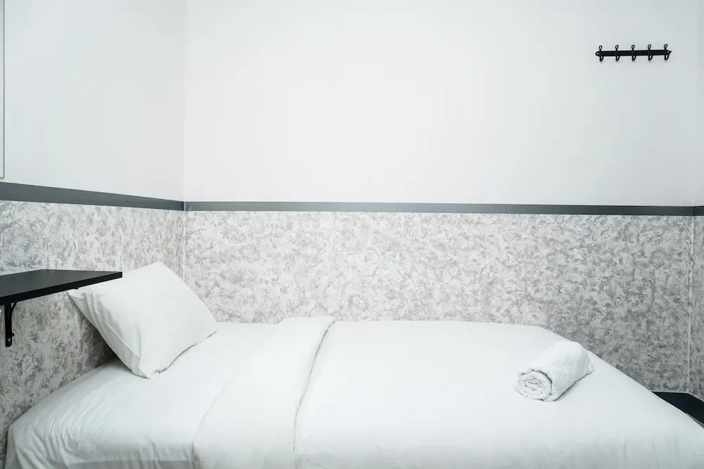 Джакарта: Comfortable 3BR with Japanese Style Livingroom Belmont Apartment