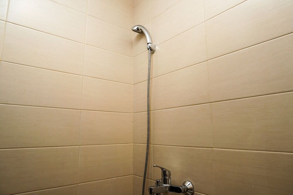 Джакарта: Comfortable 3BR with Japanese Style Livingroom Belmont Apartment