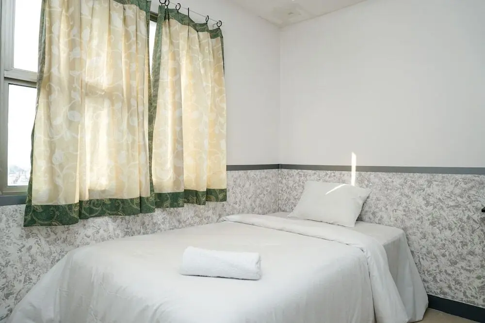 Джакарта: Comfortable 3BR with Japanese Style Livingroom Belmont Apartment