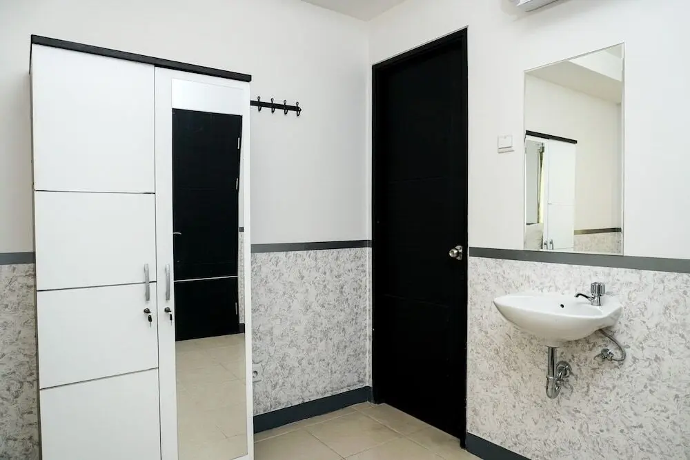 Джакарта: Comfortable 3BR with Japanese Style Livingroom Belmont Apartment