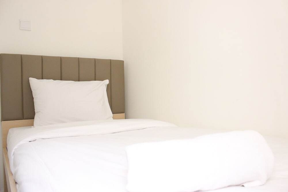 Бандунг: Quiet 2BR Apartment at Parahyangan Residence