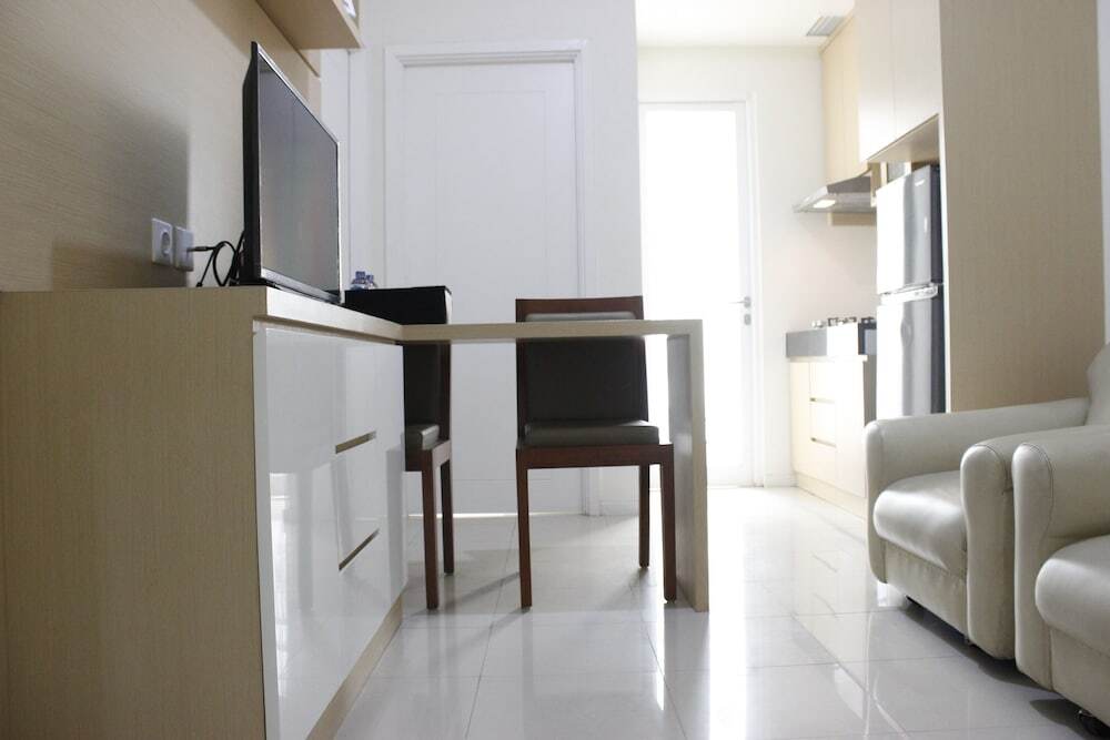 Бандунг: Quiet 2BR Apartment at Parahyangan Residence