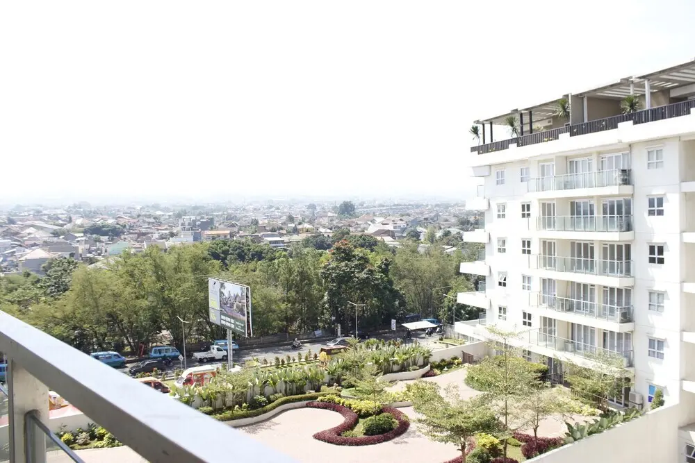 Бандунг: Homey 2BR Apartment at Gateway Pasteur Near Exit Toll By Travelio