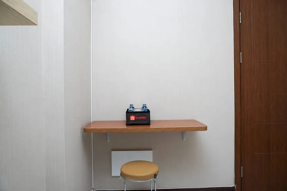 Депок: Modern Studio Apartment at Cinere Resort