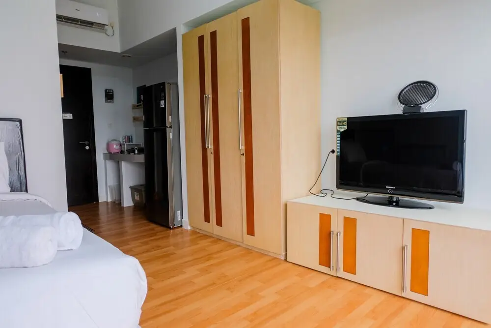Legok: Homey Studio Room At Casa De Parco Apartment By Travelio