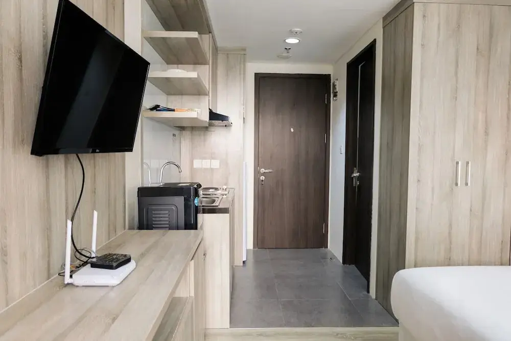 Minimalist Studio Room at Bintaro Icon Apartment — фото 1