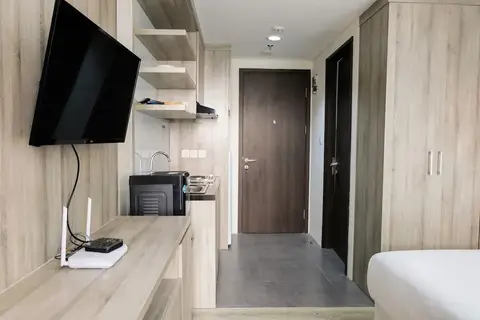 Minimalist Studio Room at Bintaro Icon Apartment — фото 1