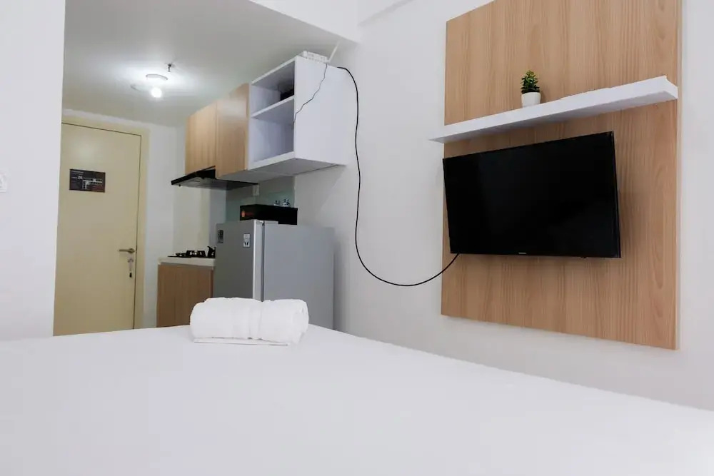 Legok: Comfy Studio at M-Town Gading Serpong Apartment
