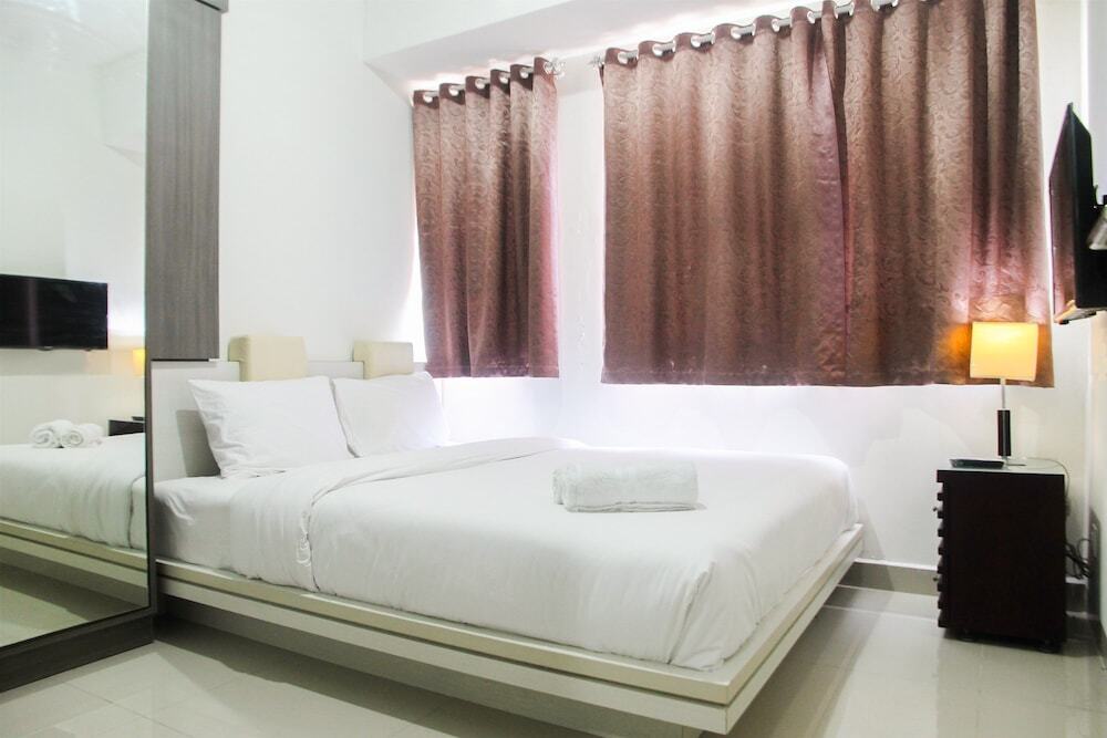 Чикаранг: 1BR with Working Space The Oasis Apartment Cikarang