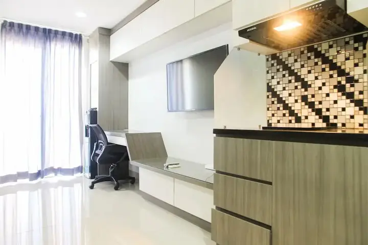 Чикаранг: 1BR with Working Space The Oasis Apartment Cikarang