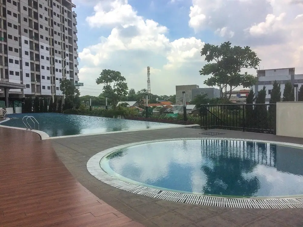 Чикаранг: 1BR with Extra Balcony The Oasis Cikarang Apartment