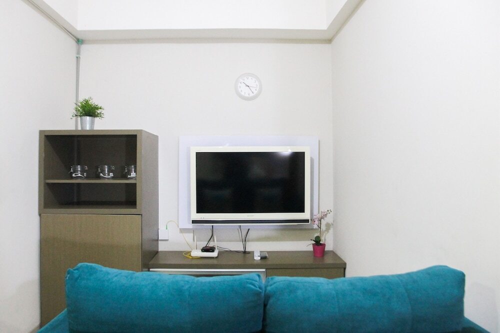 Чикаранг: 1BR with Extra Balcony The Oasis Cikarang Apartment