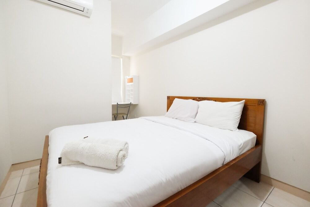 Бекаси: Homey and Comfortable 2BR Springlake Summarecon Apartment