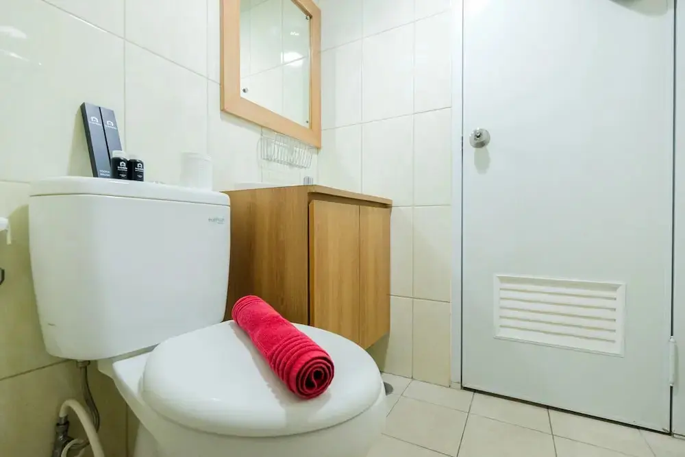 Бекаси: Homey and Comfortable 2BR Springlake Summarecon Apartment