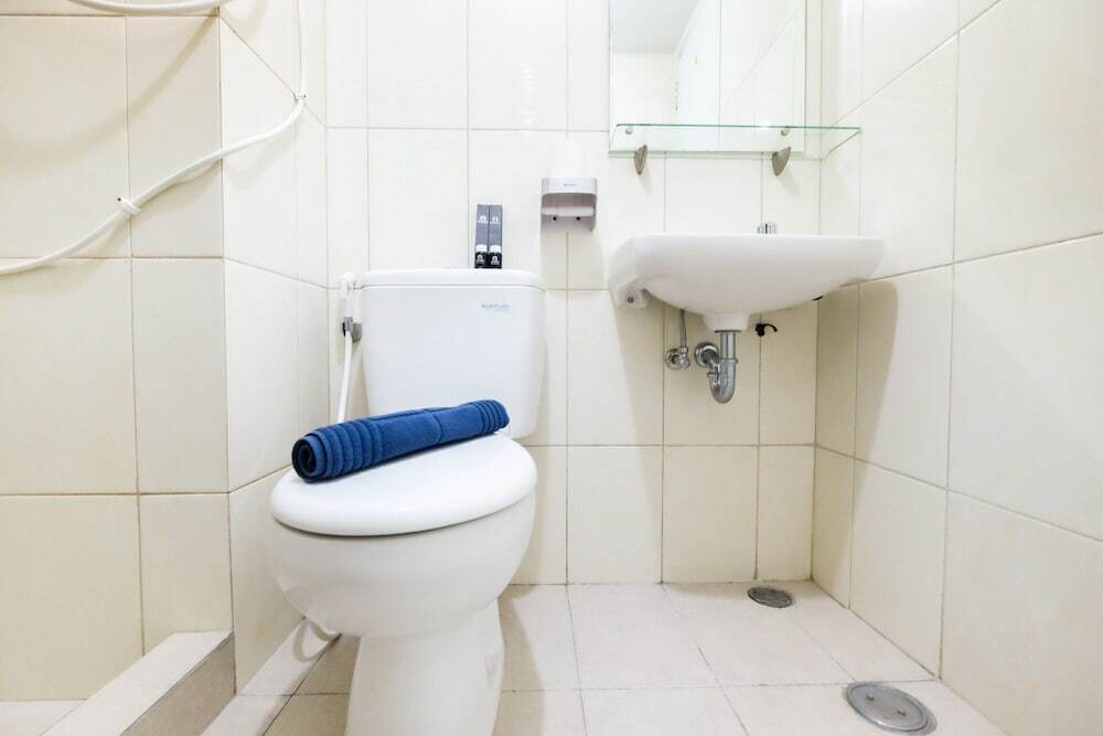 Бекаси: Homey and Comfortable 2BR Springlake Summarecon Apartment