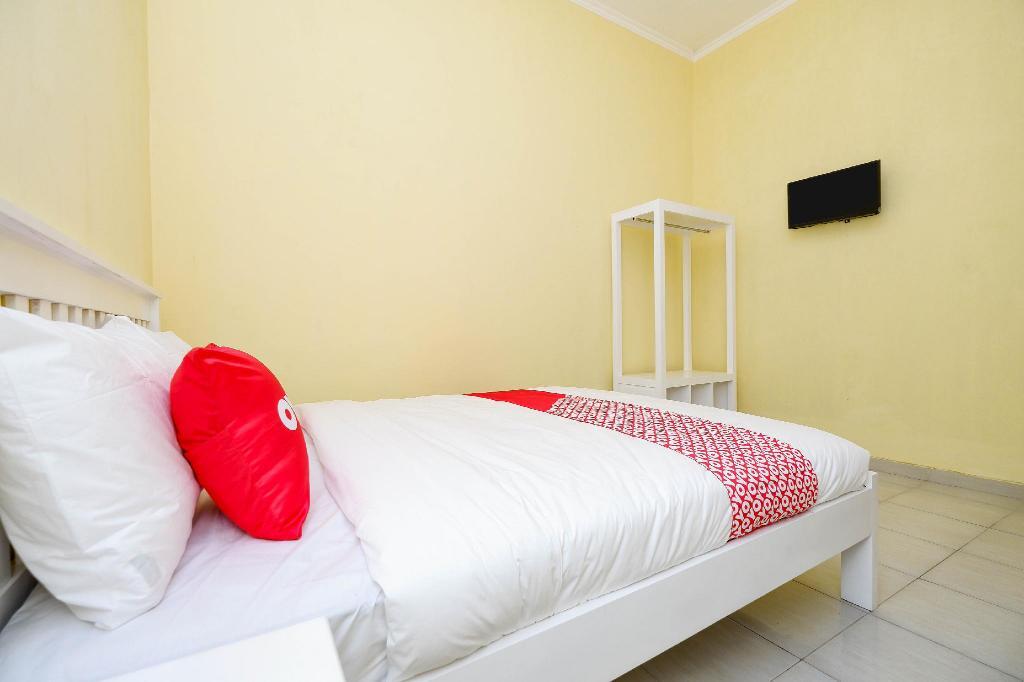 Суракарта: Oyo 1553 Anmi Guest House