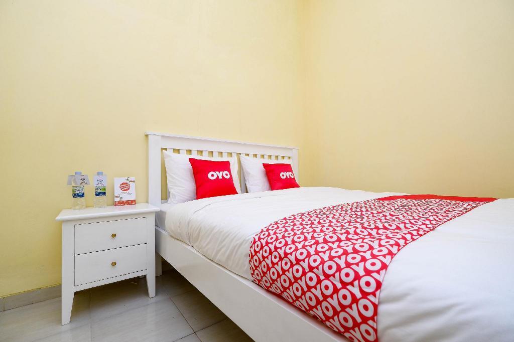 Суракарта: Oyo 1553 Anmi Guest House