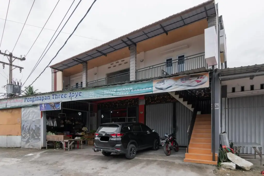 Паданг: OYO 1648 Penginapan Three Joye