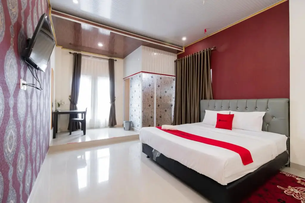 Паданг: OYO 1648 Penginapan Three Joye